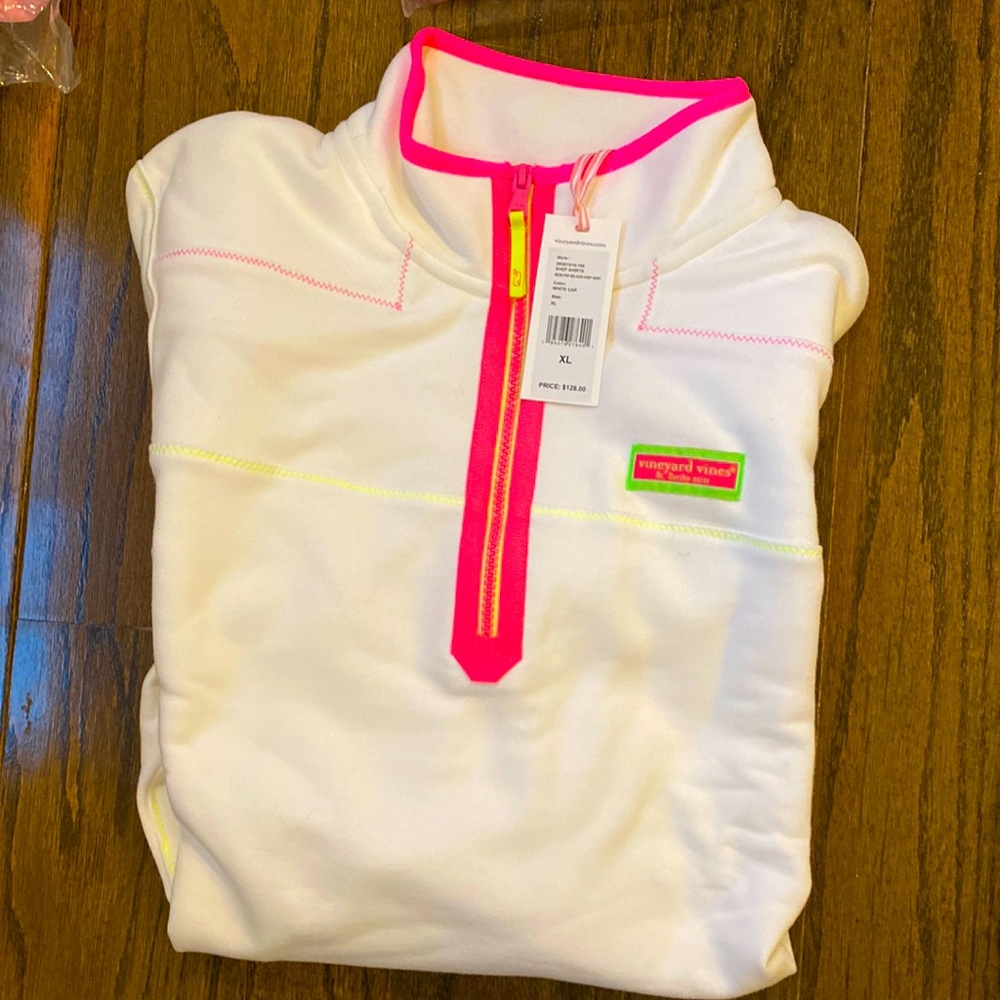 VINEYARD Vines, white w/Neon Pink Xl